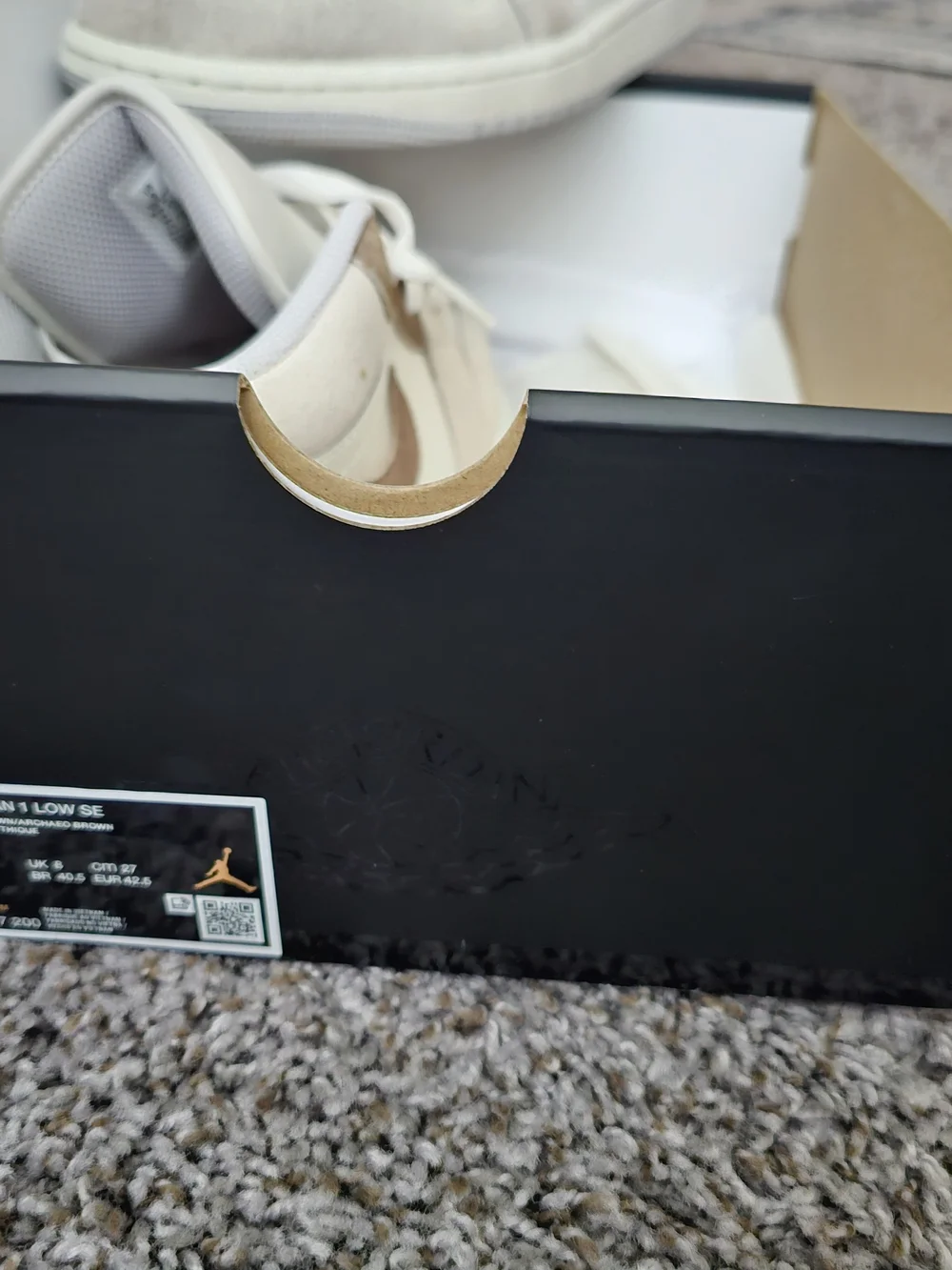 Air Jordan 1 Low SE Beige & White Sneakers